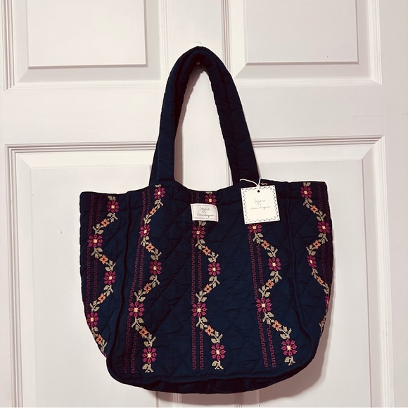 Sezane | Bag | Quilted Tote Bag • Sezane x Lucia Vergara - Picture 5 of 15